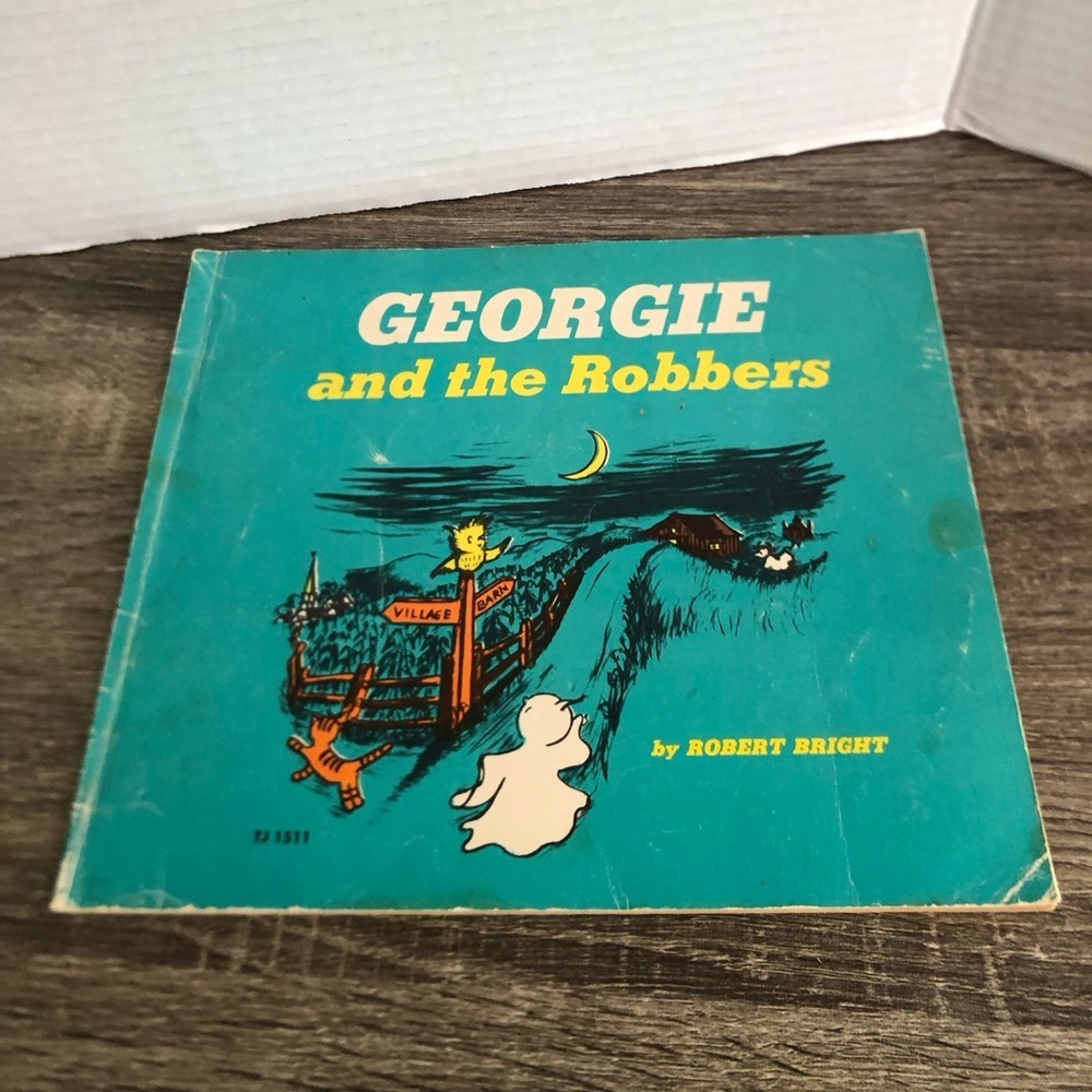 1975 Georgie and the Robbers Book